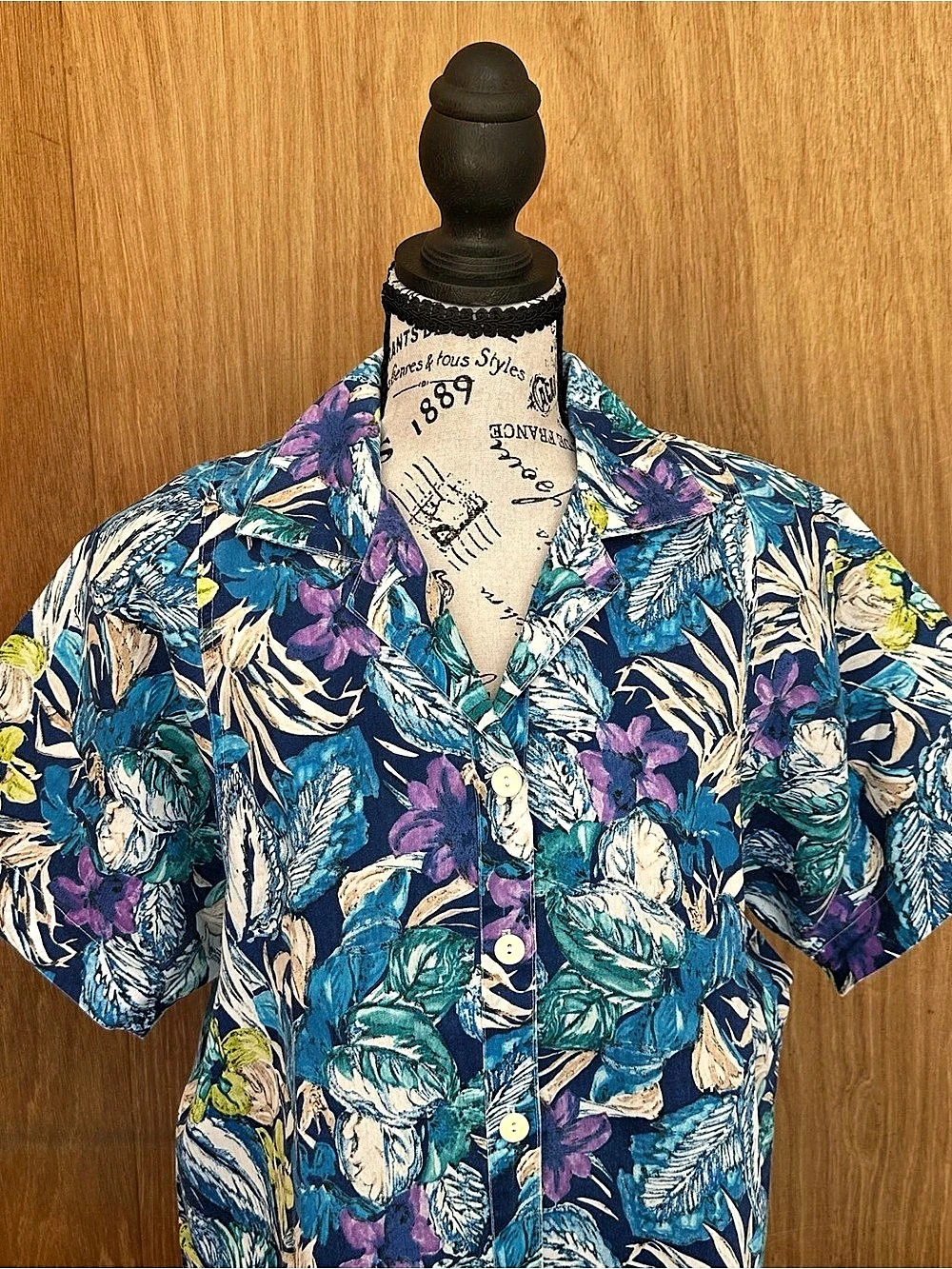 Cabrais Women’s  Floral Button-Up Shirt in Blue & Purple